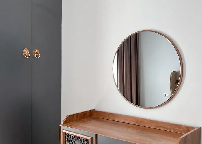 Roes 4 * Тирана